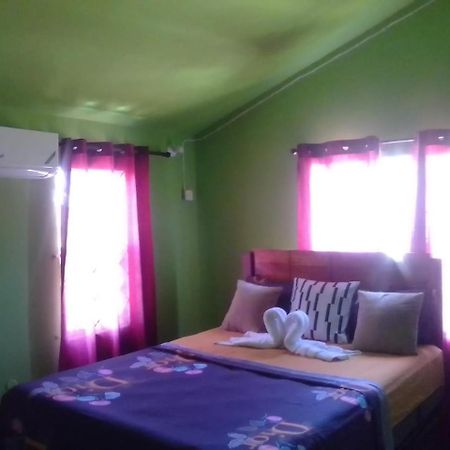 Cheerful 2-Bedroom Home In Falmouth Garden Ngoại thất bức ảnh