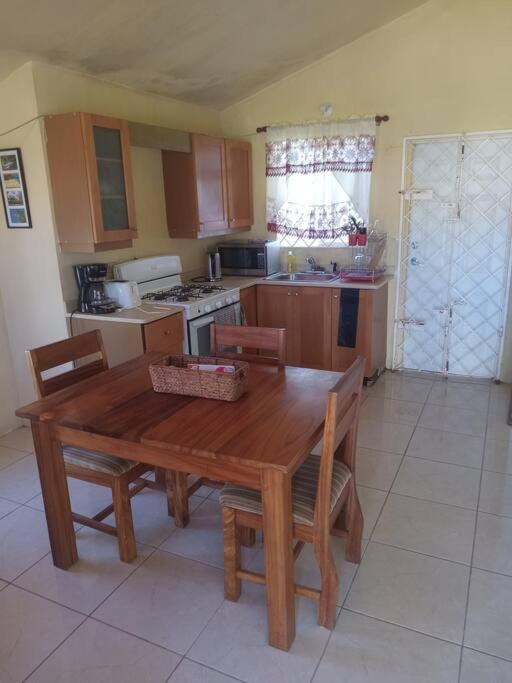 Cheerful 2-Bedroom Home In Falmouth Garden Ngoại thất bức ảnh