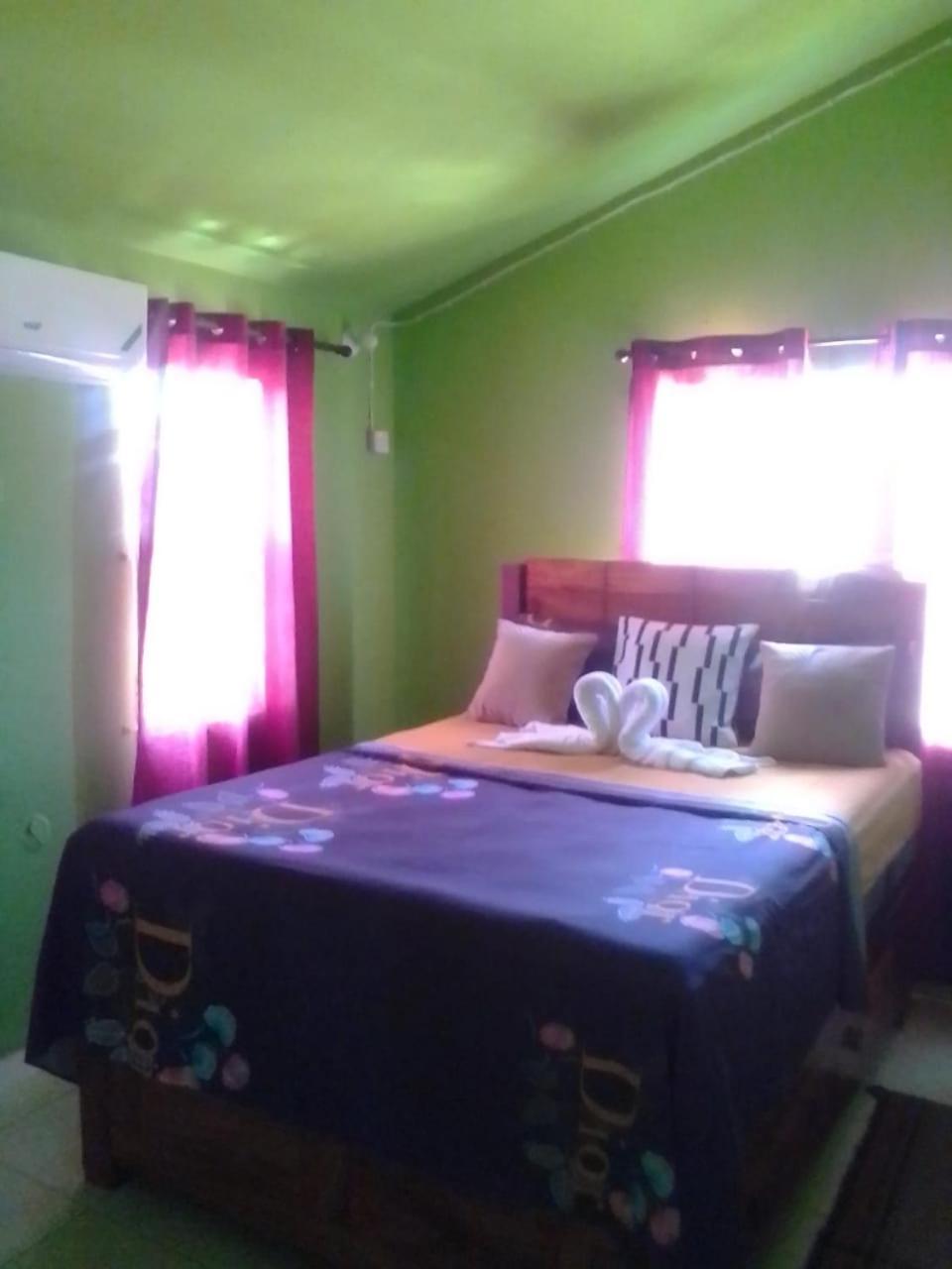 Cheerful 2-Bedroom Home In Falmouth Garden Ngoại thất bức ảnh