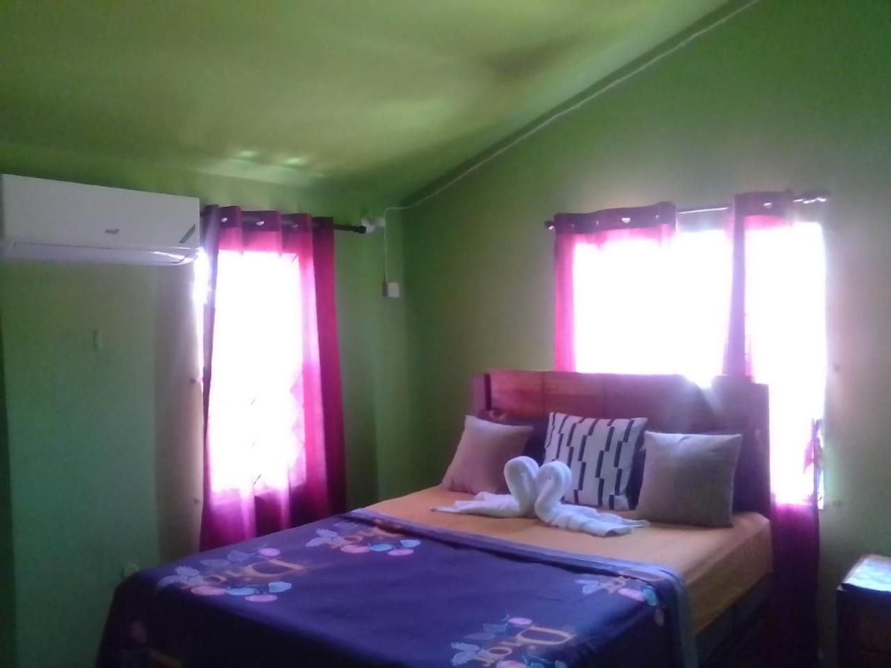 Cheerful 2-Bedroom Home In Falmouth Garden Ngoại thất bức ảnh