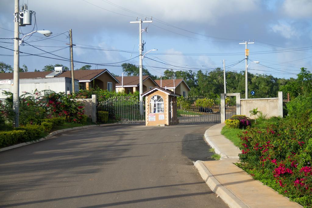 Cheerful 2-Bedroom Home In Falmouth Garden Ngoại thất bức ảnh